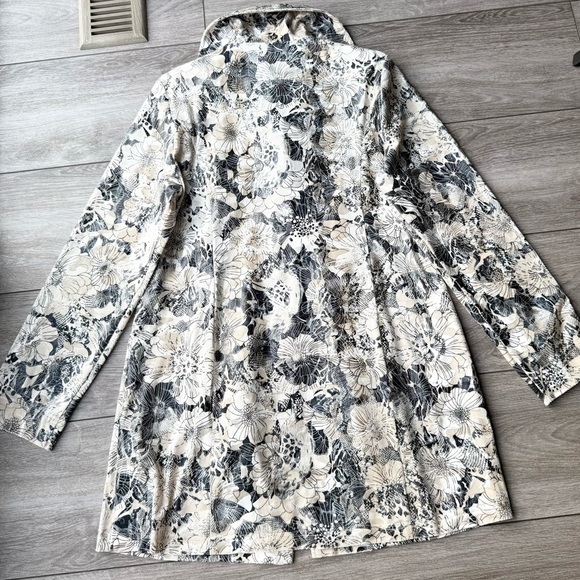 Vintage Designs by S.A.D Shimmer Velvet Floral Print Button Down Jacket - Picture 13 of 15